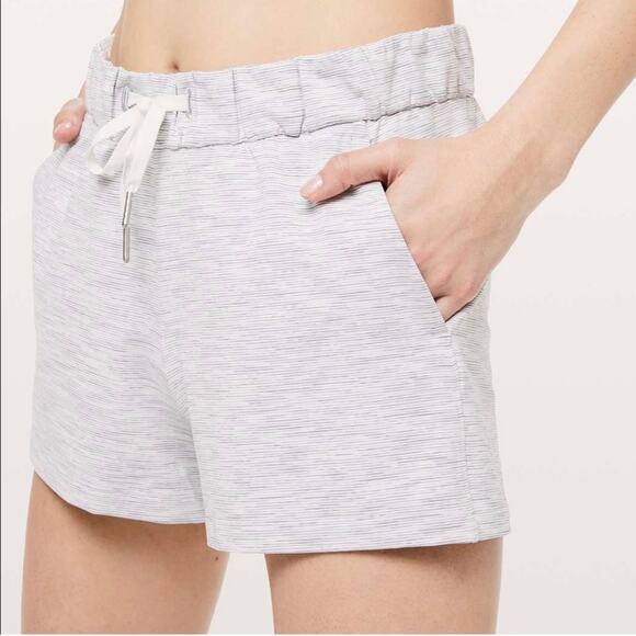 Lululemon Pants - Lululemon on the fly shorts sz 10